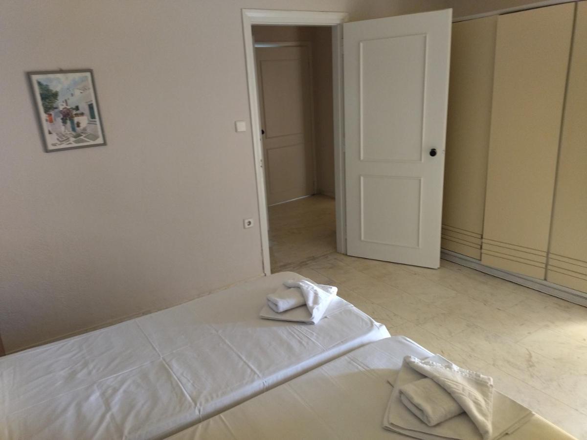 Hotel Haris On The Beach Agia Marina Exterior foto