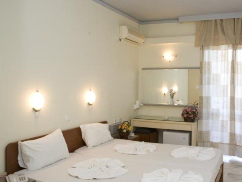 Hotel Haris On The Beach Agia Marina Exterior foto