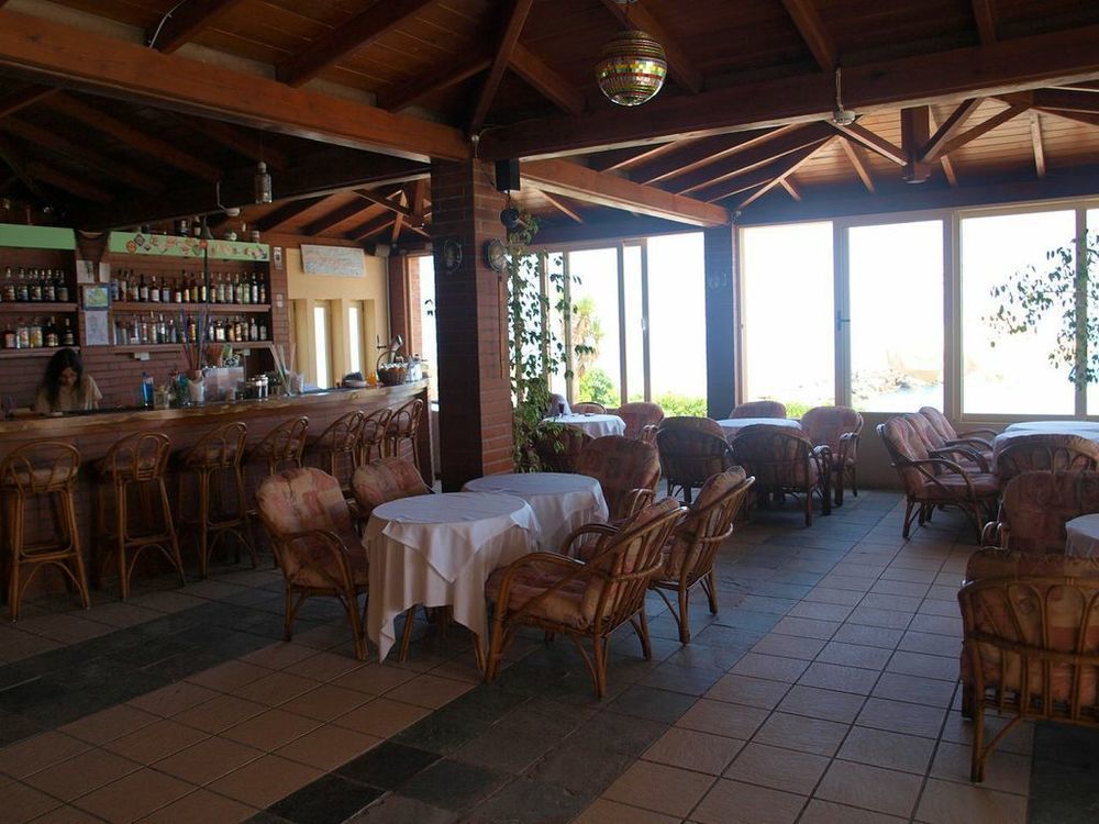 Hotel Haris On The Beach Agia Marina Exterior foto