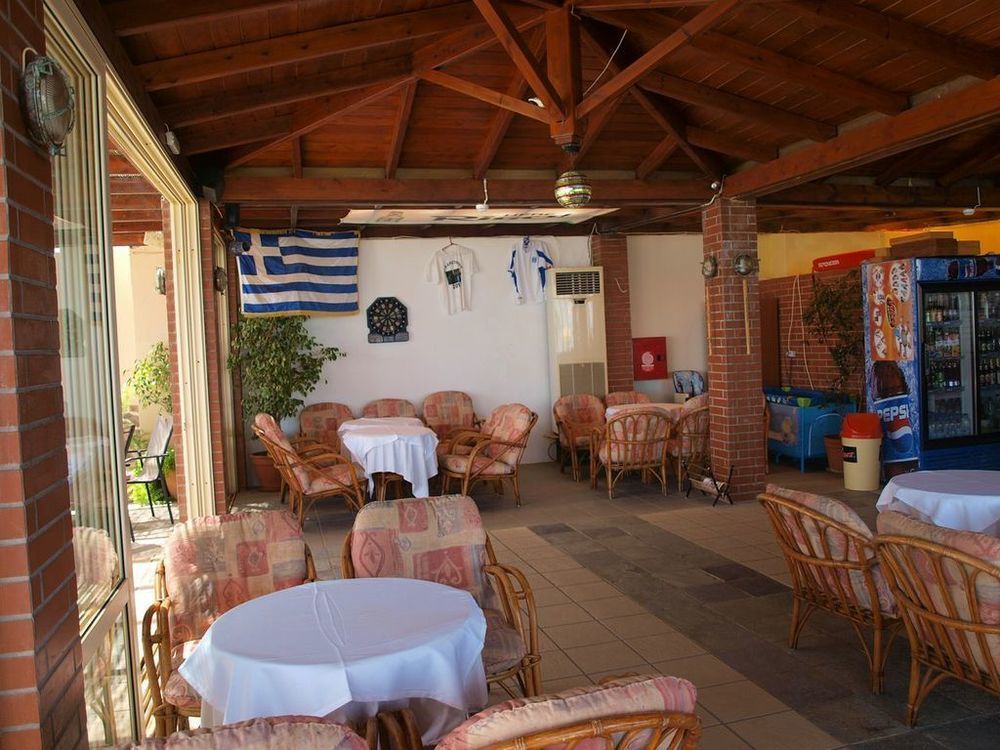 Hotel Haris On The Beach Agia Marina Exterior foto