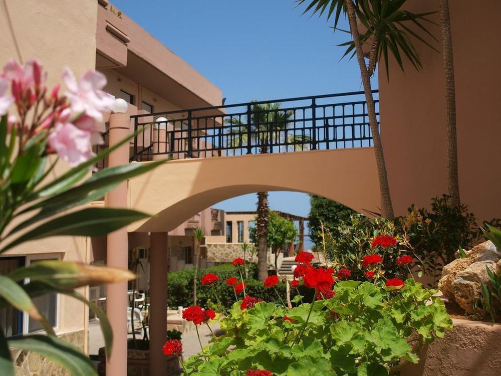 Hotel Haris On The Beach Agia Marina Exterior foto